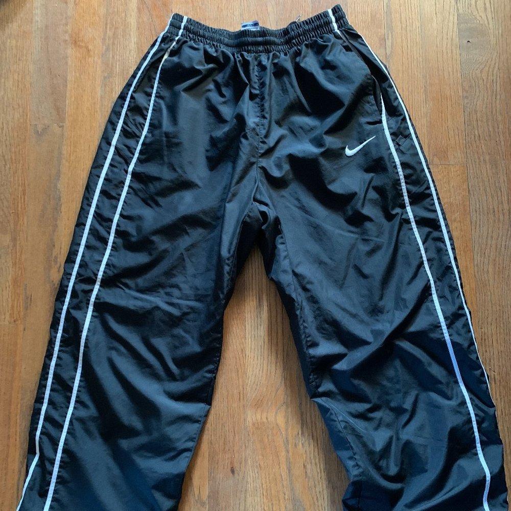 Boys Nike Wind pants, Size XL — Black and white